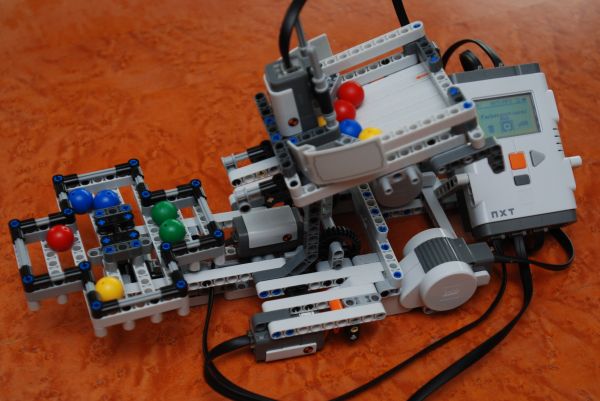 Lego Mindstorms NXT2 Color Sorter