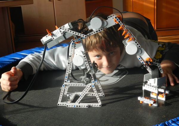 Lego Mindstorms NXT2 robotic arm